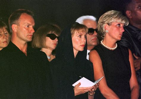 anna wintour funeral versace|gianni versace burial.